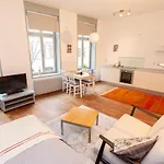 Fullhouse - - M14 - Balcony - Smarttv Leipzig