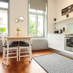 Fullhouse - - M14 - Balcony - Smarttv Lägenhet