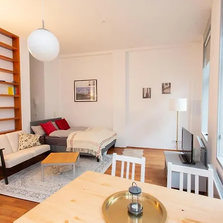 Fullhouse - - M14 - Balcony - Smarttv Apartment *