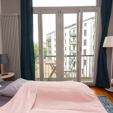 Fullhouse - - M14 - Balcony - Smarttv Apartment *