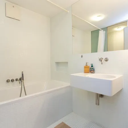 Fullhouse - - M14 - Balcony - Smarttv *