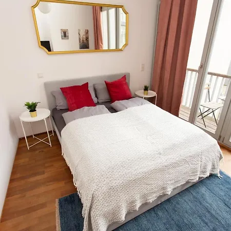 Fullhouse - - M14 - Balcony - Smarttv *