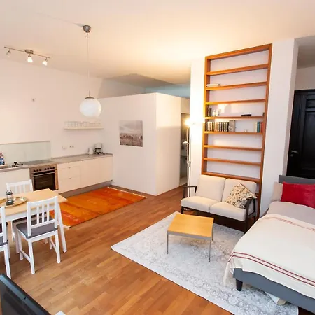 Fullhouse - - M14 - Balcony - Smarttv Lejlighed *