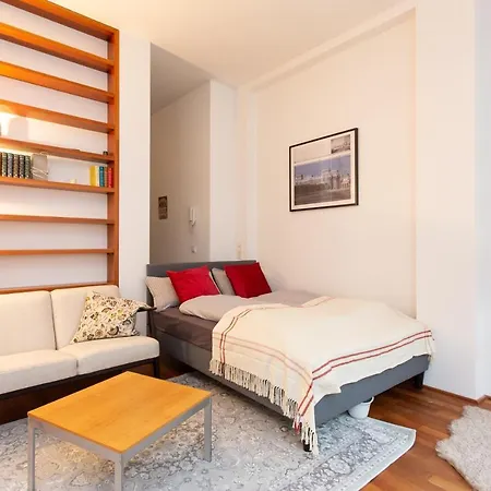 Fullhouse - - M14 - Balcony - Smarttv *