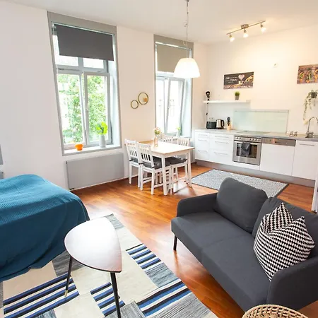 Fullhouse - - M14 - Balcony - Smarttv Leipzig