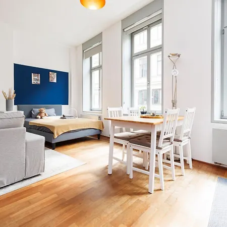 Fullhouse - - M14 - Balcony - Smarttv *