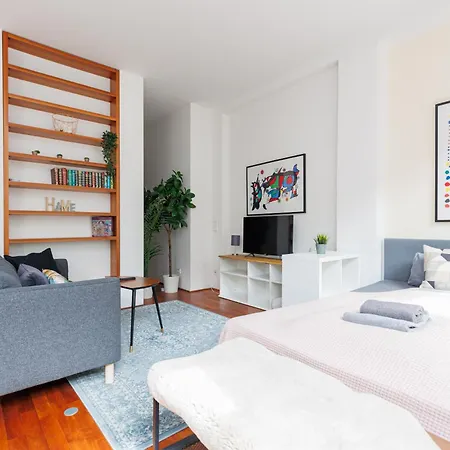 Fullhouse - - M14 - Balcony - Smarttv *