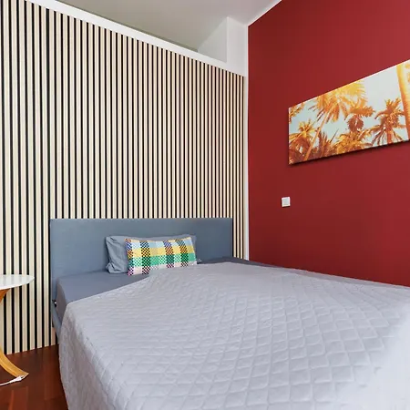 Fullhouse - - M14 - Balcony - Smarttv